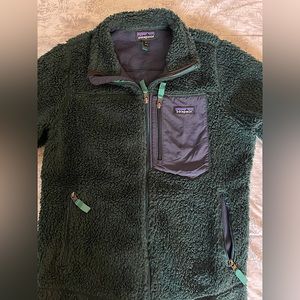 Womens size medium fleece Patagonia jacket.